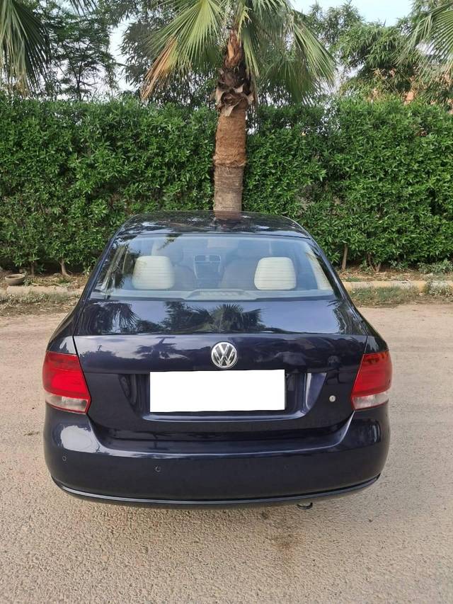 https://images10.gaadi.com/usedcar_image/4606069/original/processed_6c7cbf815113b7efbe12c875a39027d9.jpg?imwidth=6402