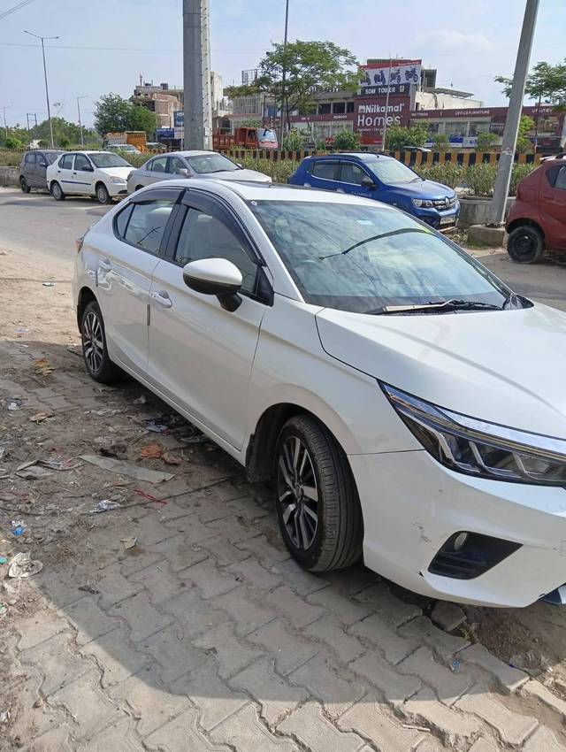https://images10.gaadi.com/usedcar_image/4606073/original/processed_97b513b1178b780c33d9dc90cc60d251.jpg?imwidth=6400
