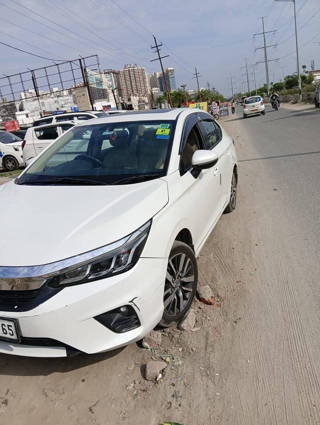 https://images10.gaadi.com/usedcar_image/4606073/original/processed_fb804fe567afdb2439785cfee087e162.jpg?imwidth=6401