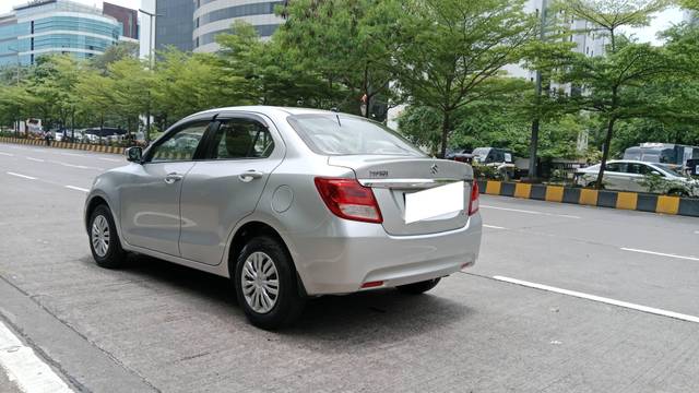 https://images10.gaadi.com/usedcar_image/4606075/original/processed_7759abfe136de35dd210e36c37b3a0ec.jpg?imwidth=6402