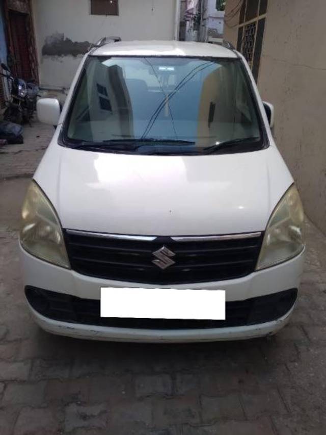 https://images10.gaadi.com/usedcar_image/4606093/original/processed_5bf2576c-3086-475d-ac27-0e65ad21619a.jpg?imwidth=6400
