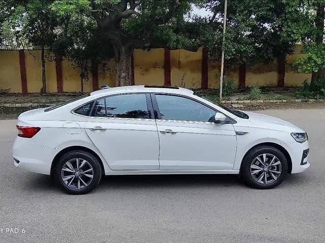 https://images10.gaadi.com/usedcar_image/4606106/original/processed_6f96d7d117c8d1dc9205b7fed77a4098.jpg?imwidth=6401