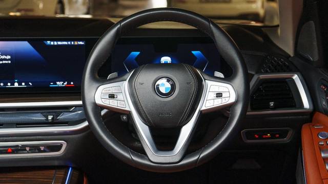 https://images10.gaadi.com/usedcar_image/4606131/original/4695d16bdbc3d563996e2eb8d8382d30.jpeg?imwidth=6402