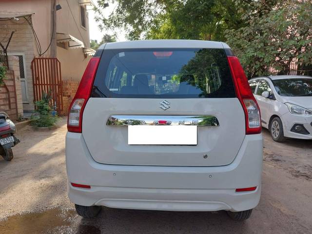https://images10.gaadi.com/usedcar_image/4606138/original/processed_9229f23ca744ff70c3de26be6bb35013.jpeg?imwidth=6402