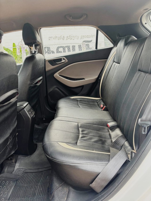 Second-hand 2015 Hyundai i20 Sportz Option 1.2 for sale in Karur-3