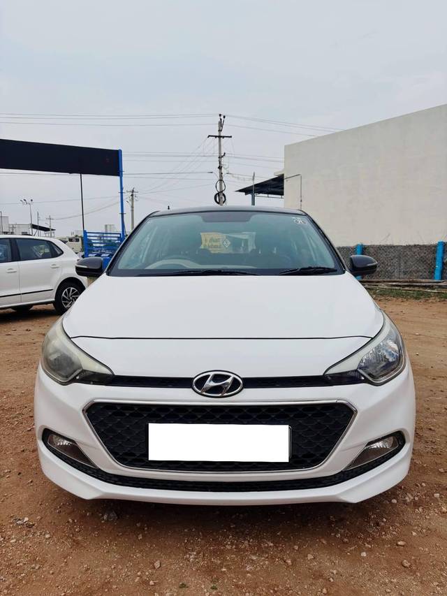 https://images10.gaadi.com/usedcar_image/4606147/original/processed_984dfaa76dc8b3ebd8592637859c093b.jpg?imwidth=6402