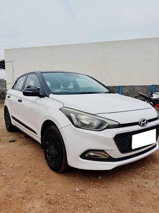 https://images10.gaadi.com/usedcar_image/4606147/original/processed_e057583e65e8c4e55d9ea16d01a3a707.jpg?imwidth=6400