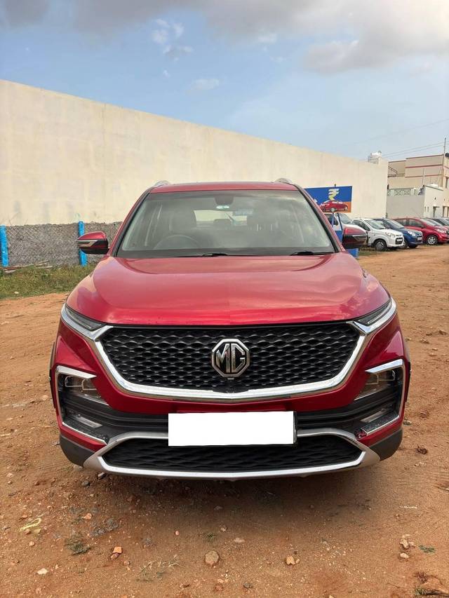 https://images10.gaadi.com/usedcar_image/4606151/original/processed_76570626fcb1bdda3bd1f48b4123a408.jpg?imwidth=6402