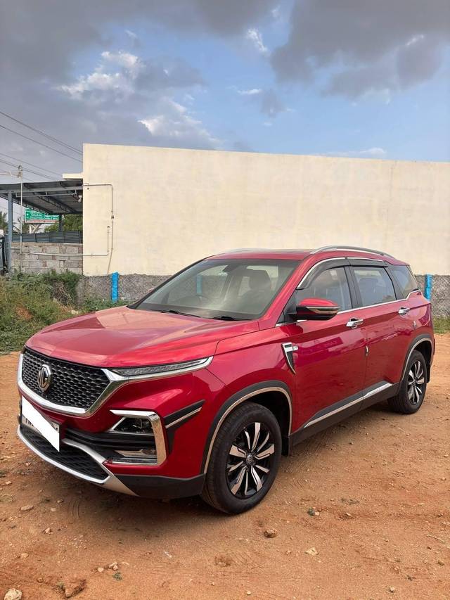 https://images10.gaadi.com/usedcar_image/4606151/original/processed_83562a23474139354098134f4c6821ab.jpg?imwidth=6400
