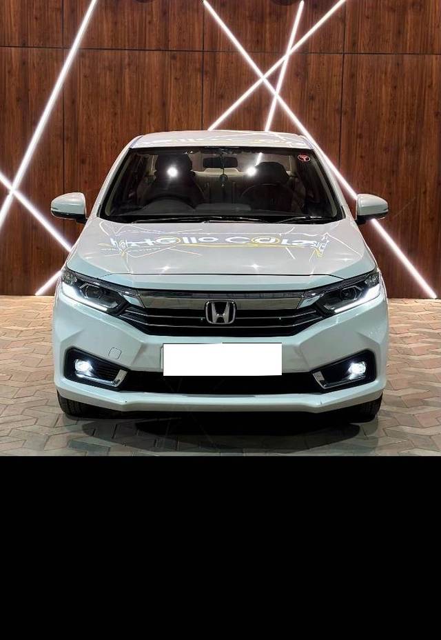 https://images10.gaadi.com/usedcar_image/4606152/original/processed_d0656f3a57c2d28675c46c31a6d1dcb6.jpg?imwidth=6400