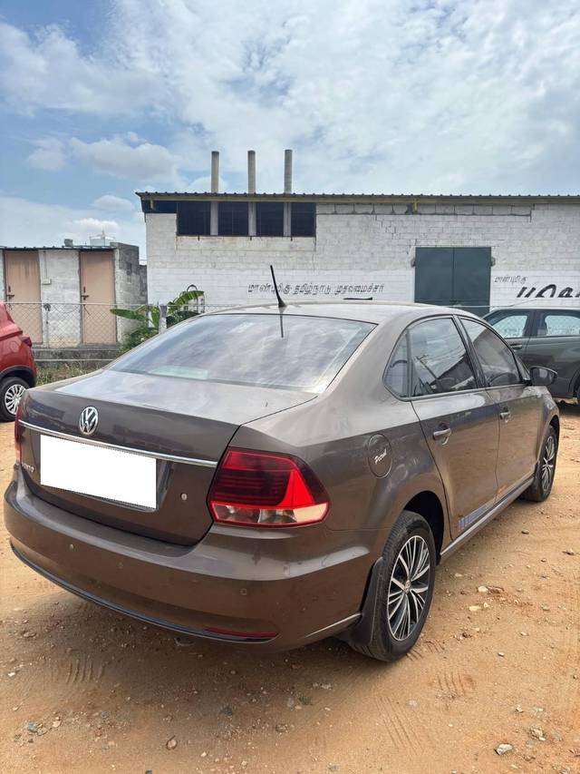 https://images10.gaadi.com/usedcar_image/4606153/original/processed_53b07c2e076573a6213f0ad856b599cb.jpg?imwidth=6401