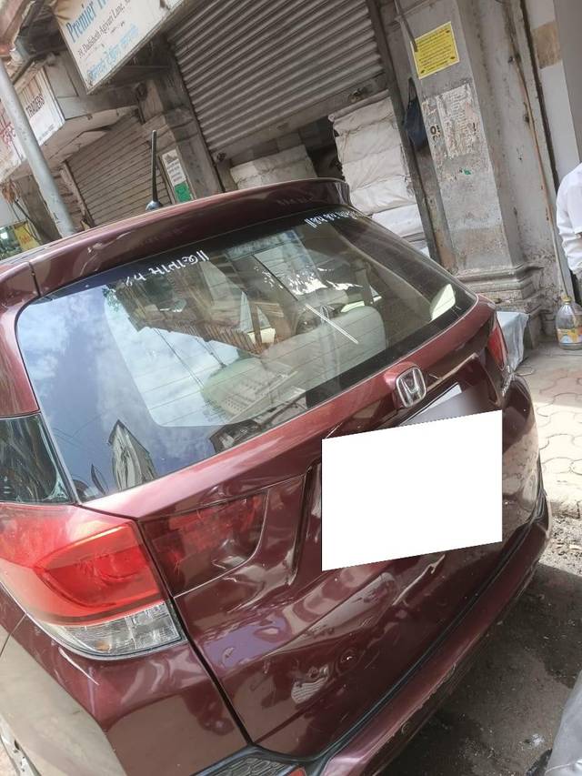 https://images10.gaadi.com/usedcar_image/4606177/original/processed_13d6e6bb-f90f-4c54-befa-45ee095c74bb.jpg?imwidth=6401