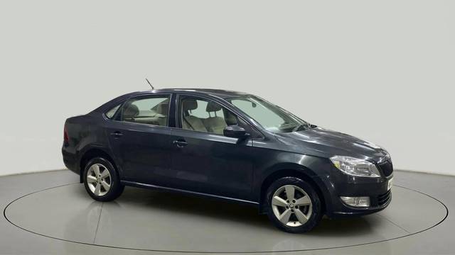 https://images10.gaadi.com/usedcar_image/4606196/original/558e4b76581653d1f1625f7aed62485d.jpg?imwidth=6400