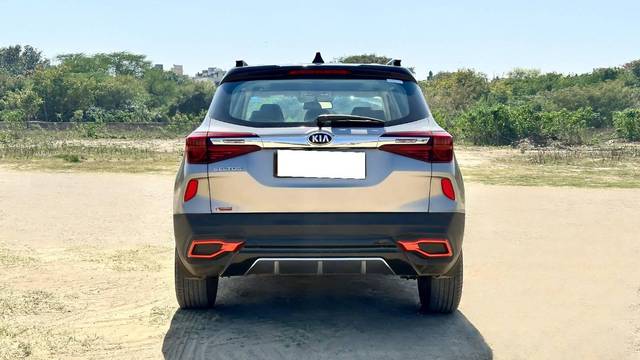 https://images10.gaadi.com/usedcar_image/4606205/original/processed_e1f682e978a76935f56c5dd297e02097.jpg?imwidth=6402