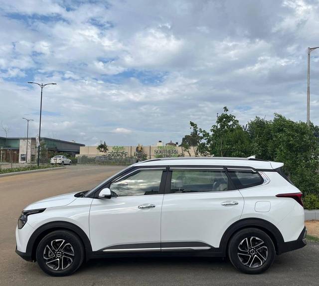 https://images10.gaadi.com/usedcar_image/4606213/original/processed_f3a9d80ec1582f57e54f700c209c7c46.jpg?imwidth=6402