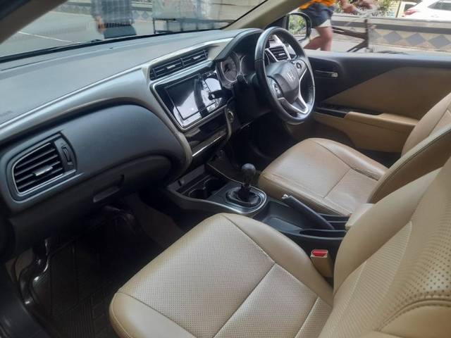 https://images10.gaadi.com/usedcar_image/4606215/original/c5172e02254f4f5bb4f8f9c5eaba626a.jpg?imwidth=6401