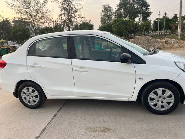 https://images10.gaadi.com/usedcar_image/4606223/original/209a9352d78d041cdc975a28db16b454.jpg?imwidth=6401