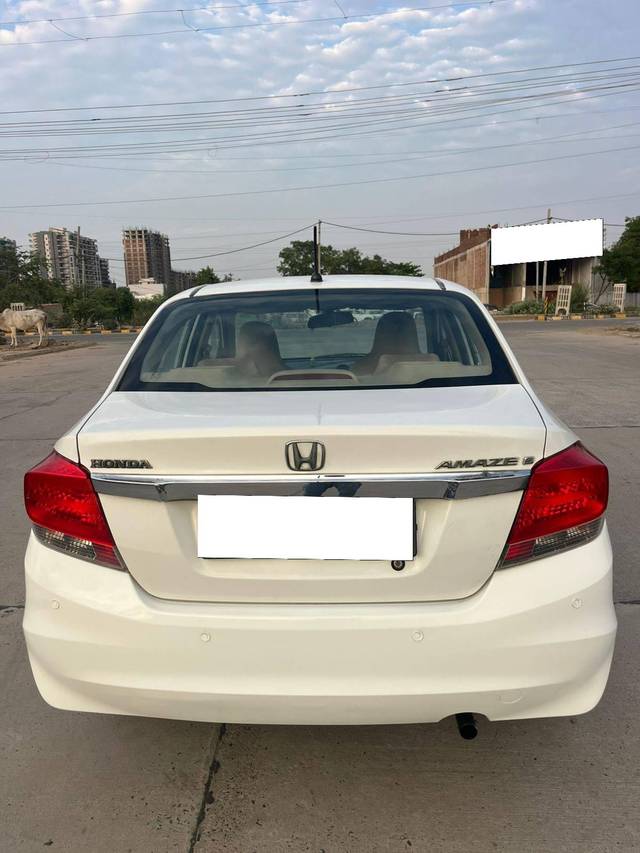 https://images10.gaadi.com/usedcar_image/4606223/original/processed_de6bb38b909f33fb47929c142c9faade.jpg?imwidth=6402