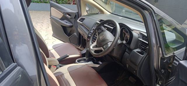 https://images10.gaadi.com/usedcar_image/4606225/original/c7d23bbc4011ead5bfbe07233b5ea289.jpg?imwidth=6402