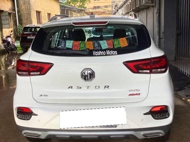 https://images10.gaadi.com/usedcar_image/4606236/original/processed_e5407b76521ac54e3c356b8b9b7f9254.jpg?imwidth=6402