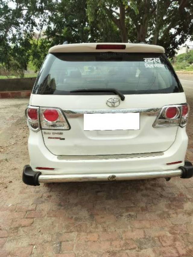 https://images10.gaadi.com/usedcar_image/4606253/original/processed_cdad719d-09ed-4eee-9095-658a72633a29.jpg?imwidth=6401