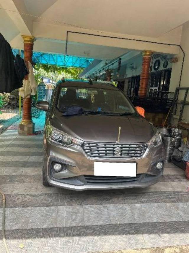 https://images10.gaadi.com/usedcar_image/4606332/original/processed_1a1f6025-92dc-492e-9011-613ef765a694.jpg?imwidth=6401