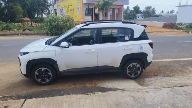 https://images10.gaadi.com/usedcar_image/4606379/original/processed_3a7df6f9-fd5a-45a8-8dee-f7f6793d1e86.jpg?imwidth=6402