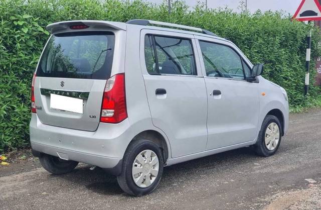 https://images10.gaadi.com/usedcar_image/4606393/original/processed_e77b7e2e-db6d-4ca7-9326-e344991287b1.jpg?imwidth=6402