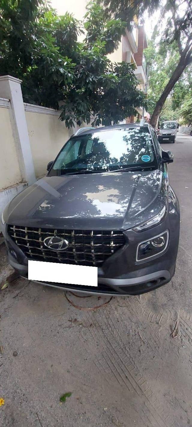 https://images10.gaadi.com/usedcar_image/4606433/original/processed_6b961193-2a34-4612-b614-82ba0ca64a4f.jpg?imwidth=6400