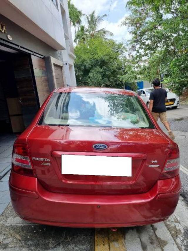 https://images10.gaadi.com/usedcar_image/4606451/original/processed_00d5961f-1db4-4dc7-ab63-2df18837eea6.jpg?imwidth=6402