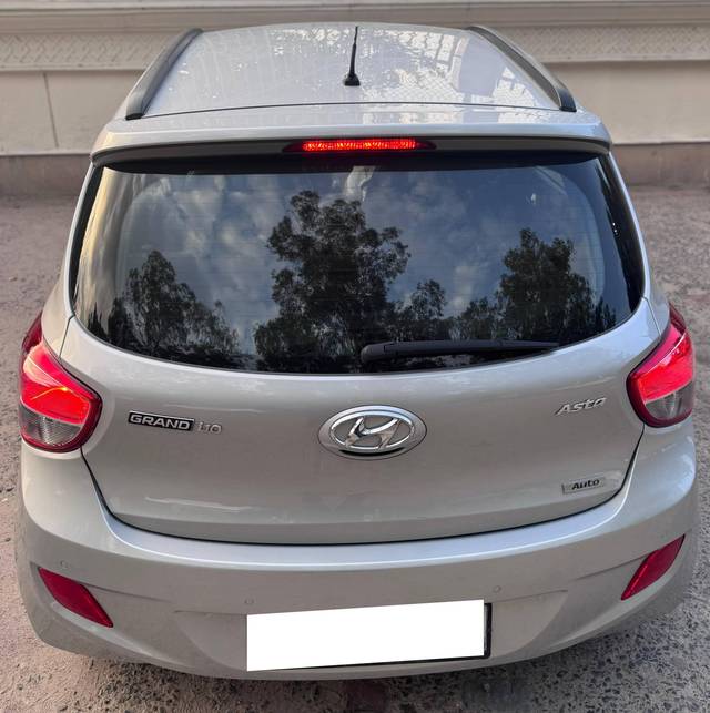 https://images10.gaadi.com/usedcar_image/4606457/original/processed_24ea936db440608394304dc4a3b2bbc1.jpg?imwidth=6401