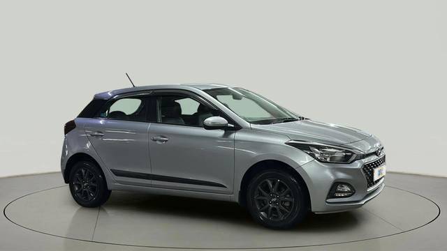 https://images10.gaadi.com/usedcar_image/4606474/original/bf4d856772122f846466112a531716f6.jpg?imwidth=6400