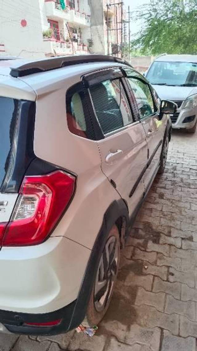 https://images10.gaadi.com/usedcar_image/4606562/original/processed_e2800c8c-a491-47dc-91e6-e426e365f08a.jpg?imwidth=6401