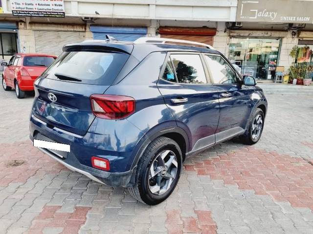 https://images10.gaadi.com/usedcar_image/4606683/original/processed_42ac1caa-c85a-4647-8bb8-d5e165f08461.jpg?imwidth=6401