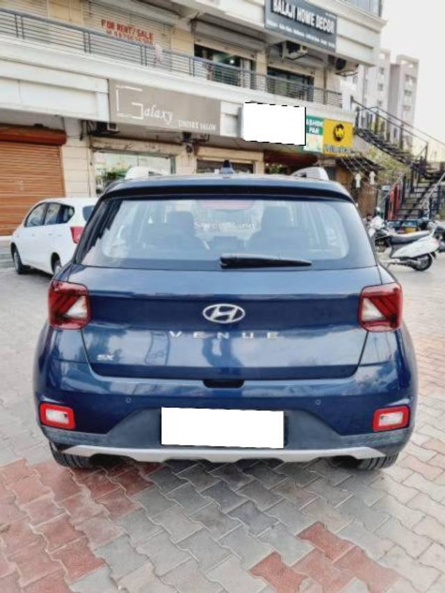 https://images10.gaadi.com/usedcar_image/4606683/original/processed_a87c08d4-7ae8-4f9c-9496-473f836fa2d3.jpg?imwidth=6402
