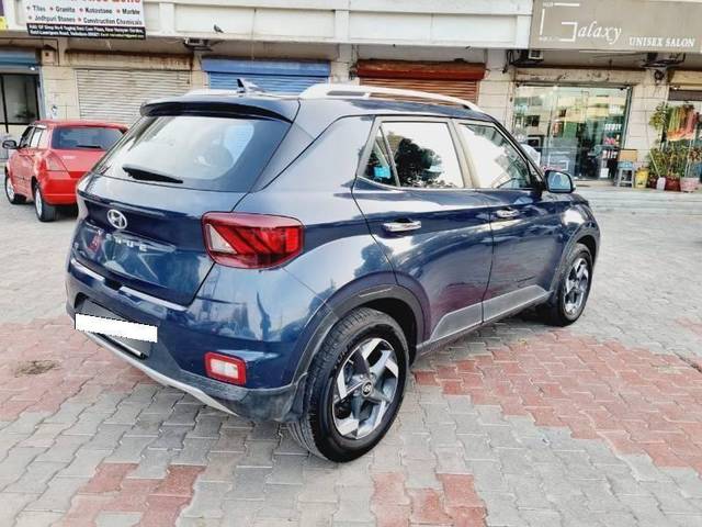 https://images10.gaadi.com/usedcar_image/4606683/original/processed_processed_42ac1caa-c85a-4647-8bb8-d5e165f08461.jpg?imwidth=6401