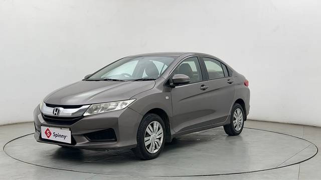 https://images10.gaadi.com/usedcar_image/4606703/original/881f918be2cc2983bf478277c00a4dba.JPG?imwidth=6400