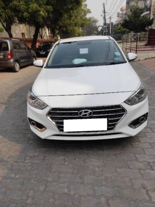 https://images10.gaadi.com/usedcar_image/4606709/original/processed_c0474a8a-36b1-4748-abf8-9ad43d6a59f3.jpeg?imwidth=6402