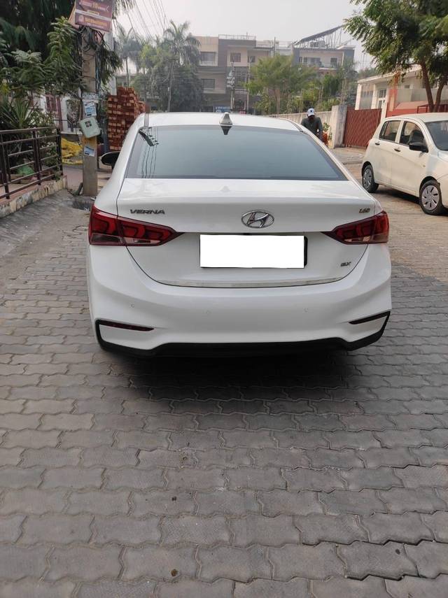 https://images10.gaadi.com/usedcar_image/4606734/original/processed_27ba85ca-19c4-4670-946f-7fac8cd00b4c.jpeg?imwidth=6401