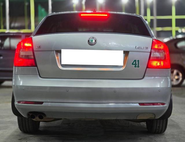 https://images10.gaadi.com/usedcar_image/4606736/original/processed_2367bc7cf05898c8f3fdebb93107a23e.jpg?imwidth=6401