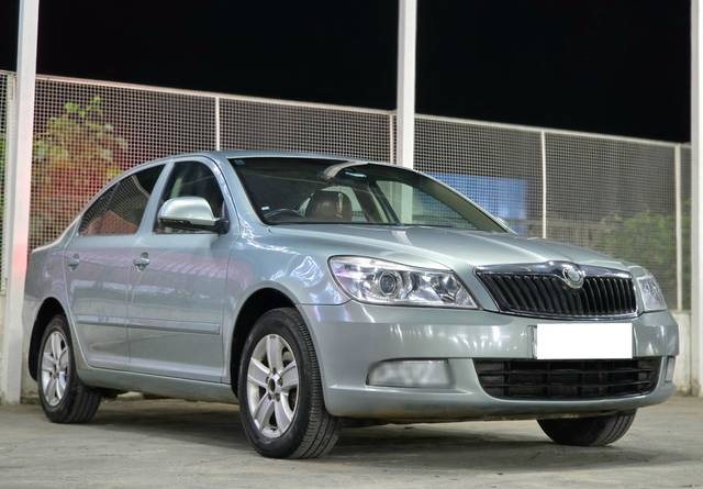 https://images10.gaadi.com/usedcar_image/4606736/original/processed_e03ef9aaa445e599bf33cd4176aeb69e.jpg?imwidth=6400