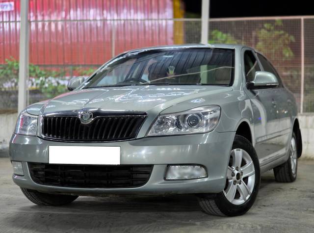 https://images10.gaadi.com/usedcar_image/4606736/original/processed_e689b2972fd2e2c9b01319f2a7735ba6.jpg?imwidth=6402