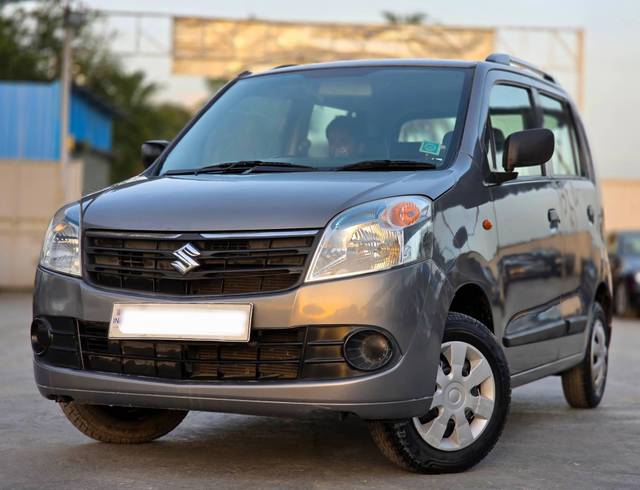 https://images10.gaadi.com/usedcar_image/4606740/original/processed_a5c0aa669fbe3e3422fc651522d02a49.jpg?imwidth=6402