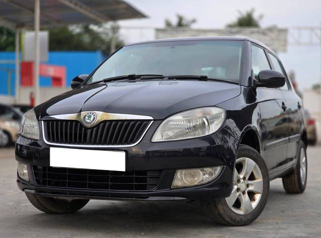 https://images10.gaadi.com/usedcar_image/4606747/original/processed_d598e45b4768ea621c9b0890bdebd1b2.jpg?imwidth=6402