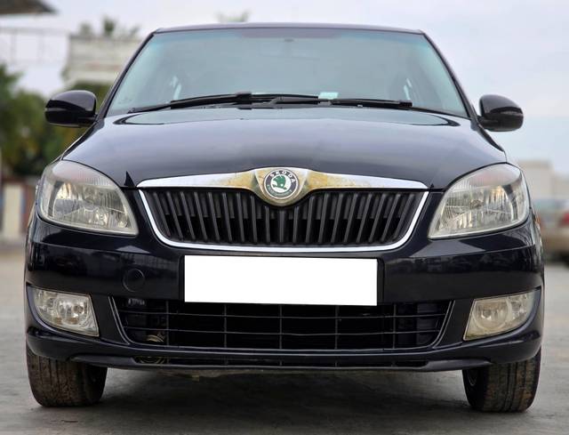 https://images10.gaadi.com/usedcar_image/4606747/original/processed_e040a3a5dfcf51c13a94d08cdc3451ec.jpg?imwidth=6400