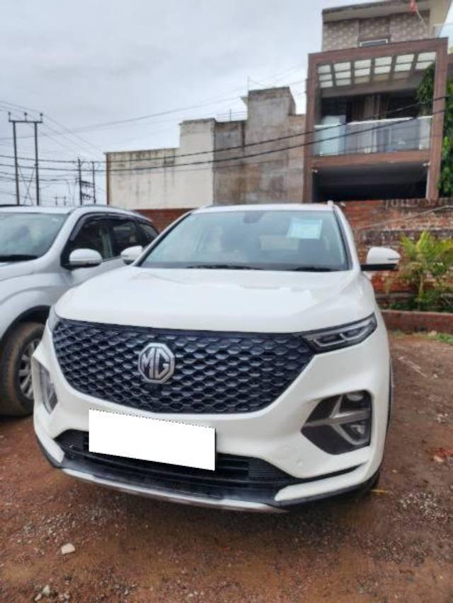 https://images10.gaadi.com/usedcar_image/4606769/original/processed_6c374211-5378-41f1-bf6b-4f29d6f10203.jpg?imwidth=6402