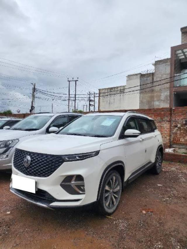 https://images10.gaadi.com/usedcar_image/4606769/original/processed_94c23a98-13e8-4a0a-8b83-7a2268a9563c.jpg?imwidth=6401