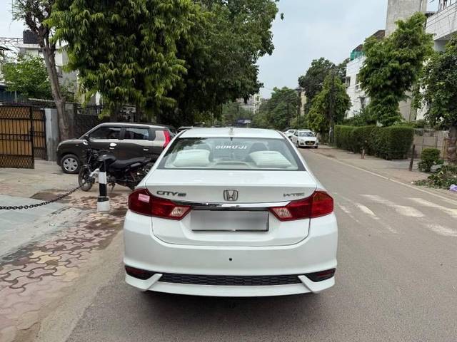 https://images10.gaadi.com/usedcar_image/4606790/original/processed_d1320aca-77e1-4c55-8cb2-7626e4170330.jpeg?imwidth=6402