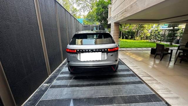 https://images10.gaadi.com/usedcar_image/4606796/original/processed_9113fd18-4807-4014-adaa-612839b6890f.jpeg?imwidth=6402