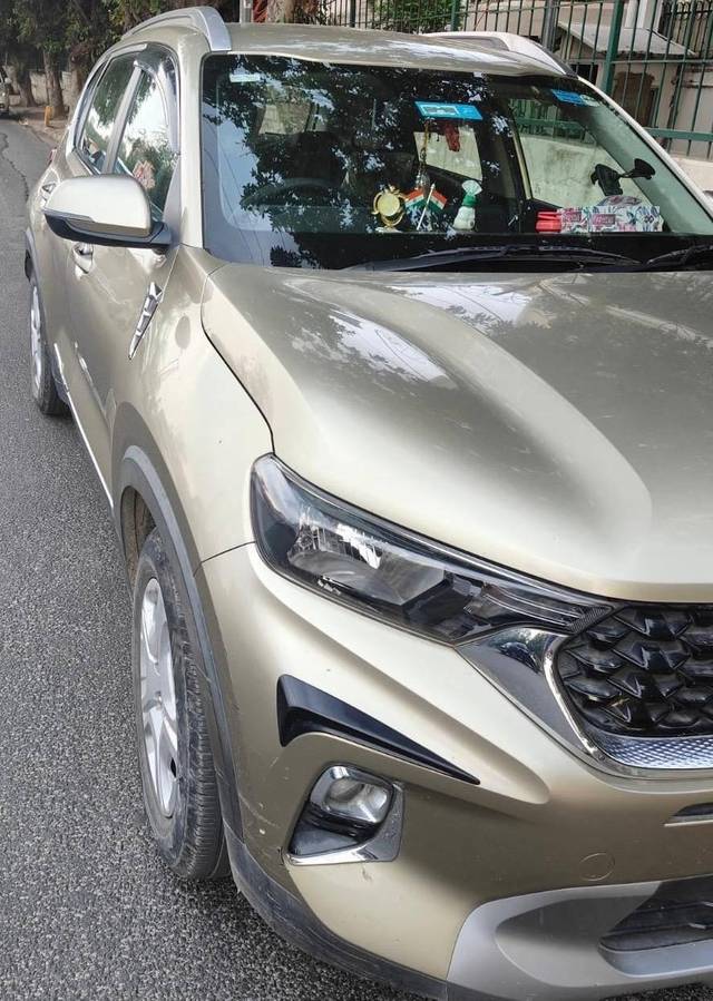 https://images10.gaadi.com/usedcar_image/4606817/original/processed_bf2f287fa2f19f67905ba7b93ace0094.jpg?imwidth=6402